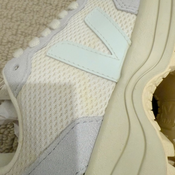 VEJA Venturi Alveomesh Sneakers in Gravel Menthol Ice size 7 - Picture 9 of 13